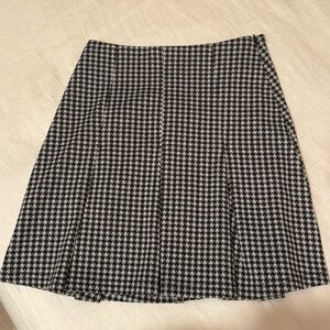 Houndstooth Pleated Mini Skirt